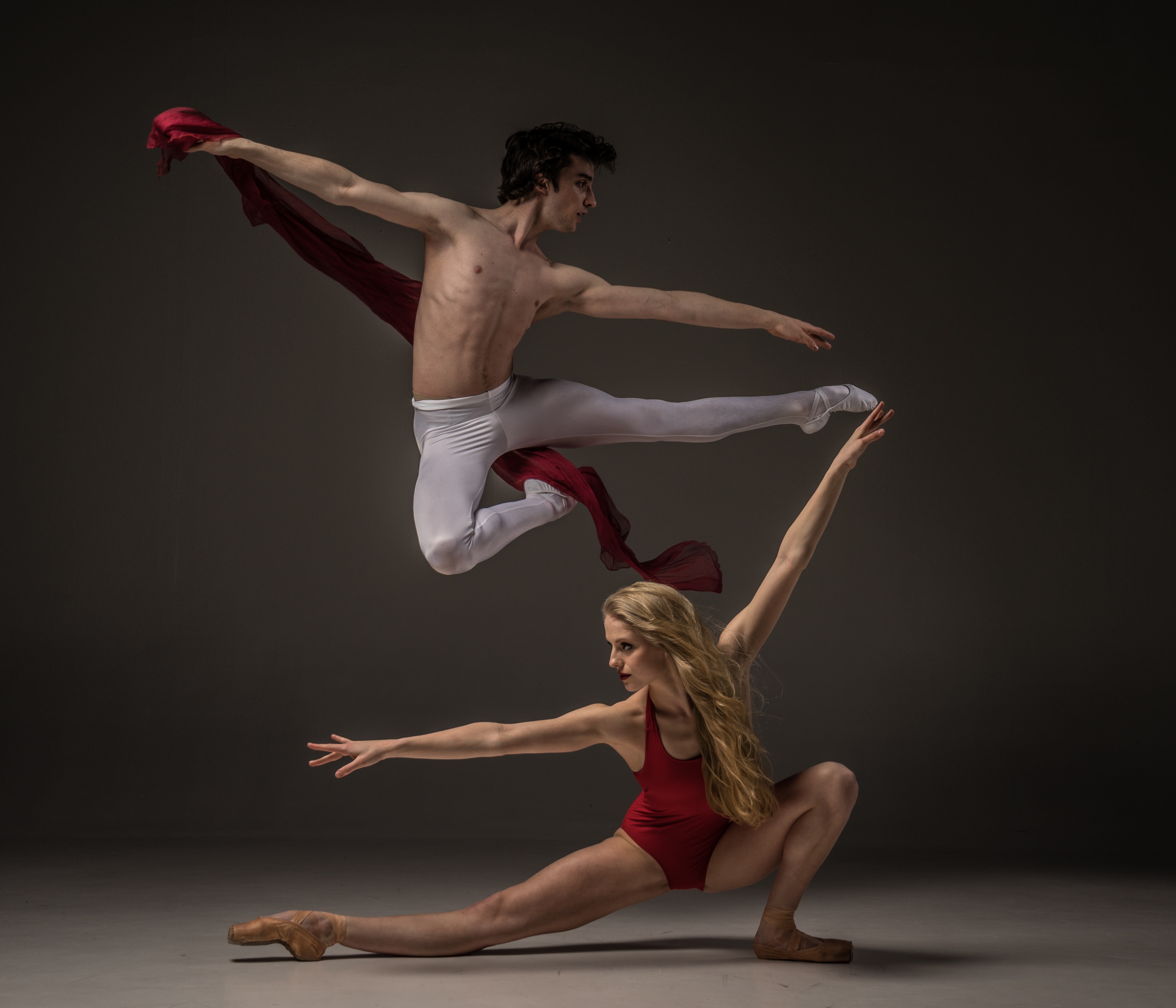 Dancers demonstrate secrets of collaboration